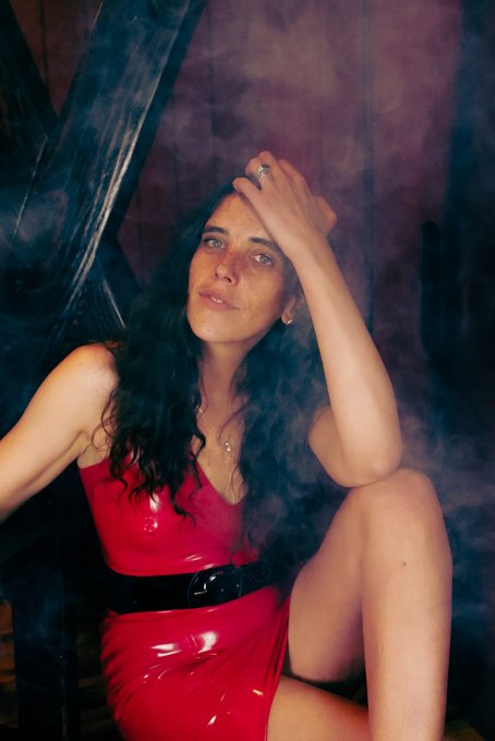 someone i saw last week told me that my old profile pic was my worst photo (phrased as a lovely compliment<a href="/tag/mvsales"class="tags"><span>#mvsales</span></a>