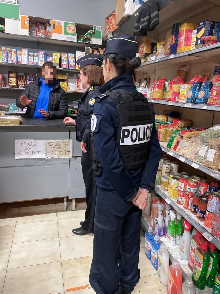 prefpolice13's tweet image. Ce soir, @prefpolice13 à📍La Paternelle aux côtés des effectifs de la CRS 8 &amp;amp; de la BAC Nord.

Les 👮 ne lâchent ni le terrain, ni les habitants.