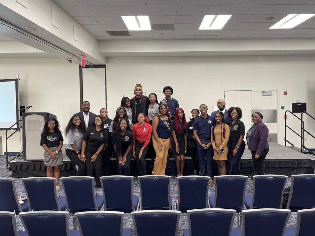 FAU_BSU's tweet photo. March 2023 recap! We collaborated with @NaacpFau &amp; @XiEpDeltas on career readiness, held our 3rd GBM ✊🏾, fundraised with pie 🥧, and cleaned shoes for community service w/@InJacobsShoes. For regular updates, follow us on IG: @fau_bsu
#faubsu https://t.co/Ho8GgG1W8M