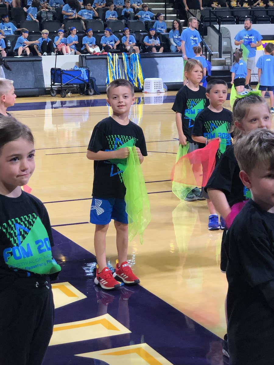 3rdgradepups's tweet photo. Festival of Movement is always a favorite of mine. What a great night!  💙💚@PSES_Pups https://t.co/zxpMhiemTv