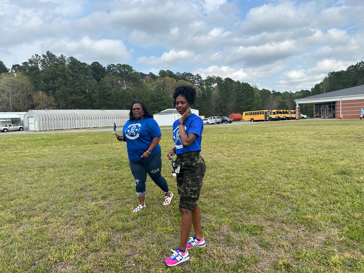 GatesvilleS's tweet photo. Today’s Autism Walk was well planned and organized by my EC Staff! #DragonsRock #GatesStrong https://t.co/H41C6bjVWd