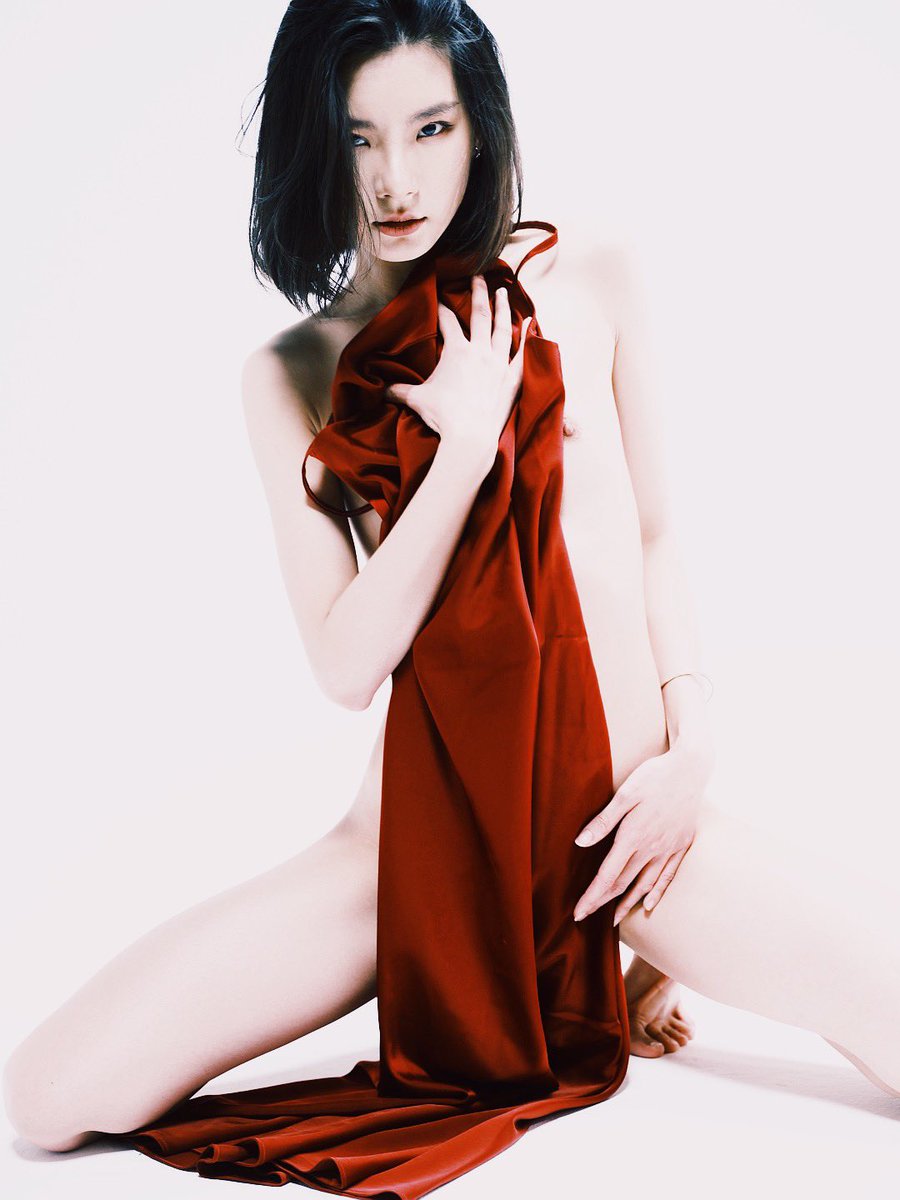 WANIMAL912's tweet photo. Red Dress https://t.co/0wRsjO9wjz