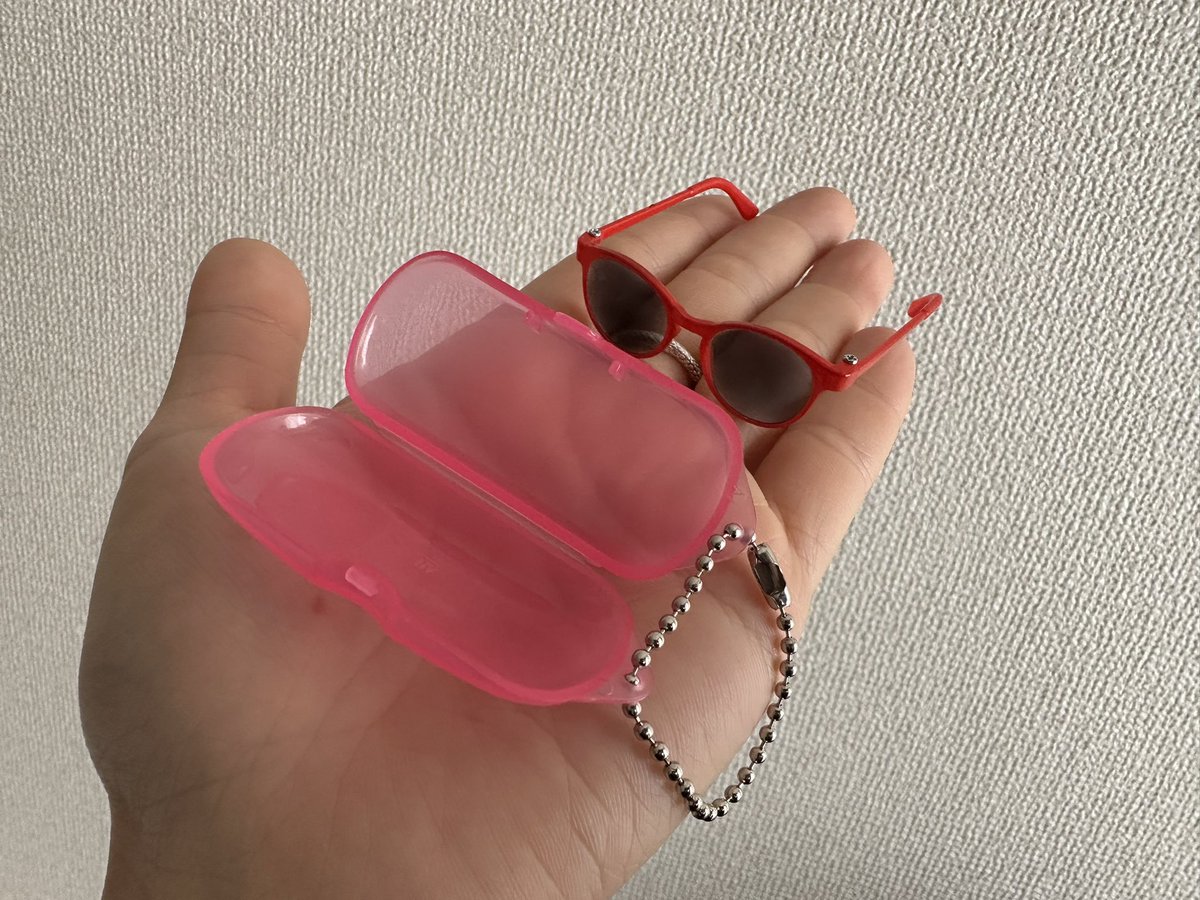 little_chihina's tweet photo. このサイズ感ですごくない…？
時代の進化を感じるﾌﾟｪ
#カプセルコレクション 
#EYEWEARCOLLECTION https://t.co/EE3jrMmE0b