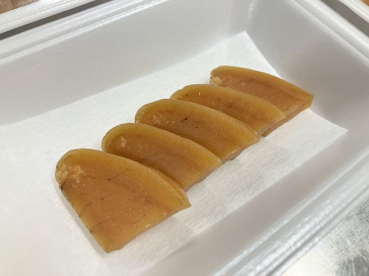 オオニベの卵で作ったからすみ😋 ボラのからすみは日本三大珍味とされていますが、オオニベも負けていません。 とてもしょっぱいですがものすごい珍味感！！ おつまみにピッタリです🍺