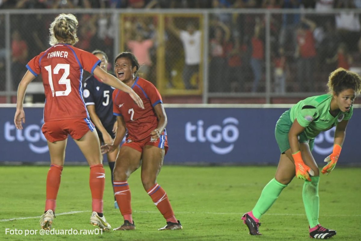 BitacoraPma's tweet photo. #Fútbol #PANvsDOM Termina el partido.
Panamá🇵🇦 vence a República Dominicana🇩🇴, por 1-0, en el primer encuentro de fogueo entre ambas selecciones.
⚽️: Hilary Jaén (68’). https://t.co/J1aFa9w2h8