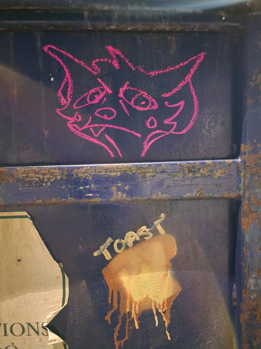 Reno_Miles's tweet image. While cruising down #CLFX I found these characters in the alleyways.

@animalartcrimes