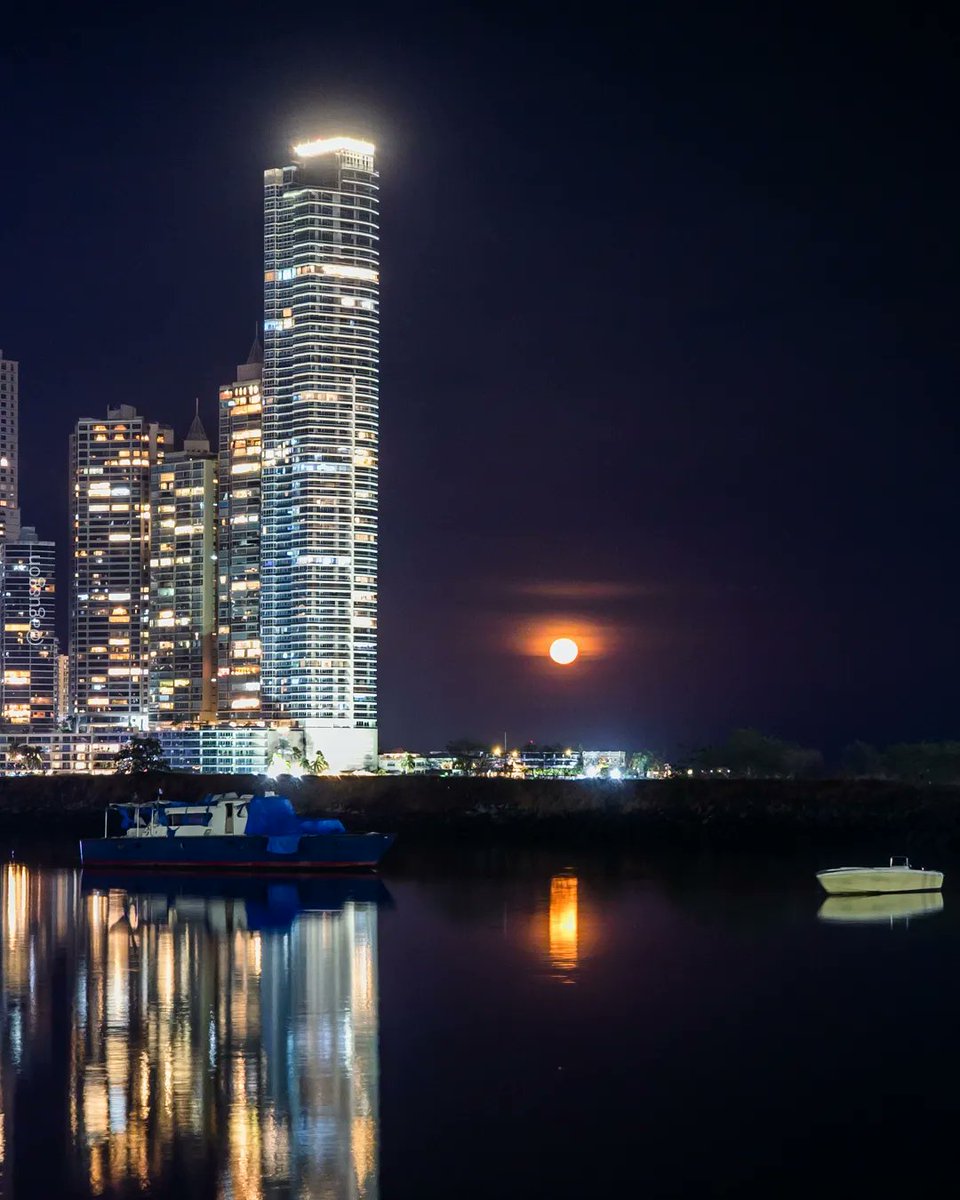 Ufff belleza de luna llena en mi ciudad 🇵🇦 #withGalaxy