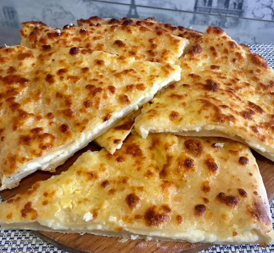 tarashpapaskua's tweet photo. Wow..6 🇬🇪 #cheese dish #khatchapuri #ხაჭაპური feature in top 50 cheese dishes in the 🌍 My absolute favorites are #megruli or #mingrelian and #adjaruli as shown in pictures below: 
👇👇👇 https://t.co/RdNU00RT5a