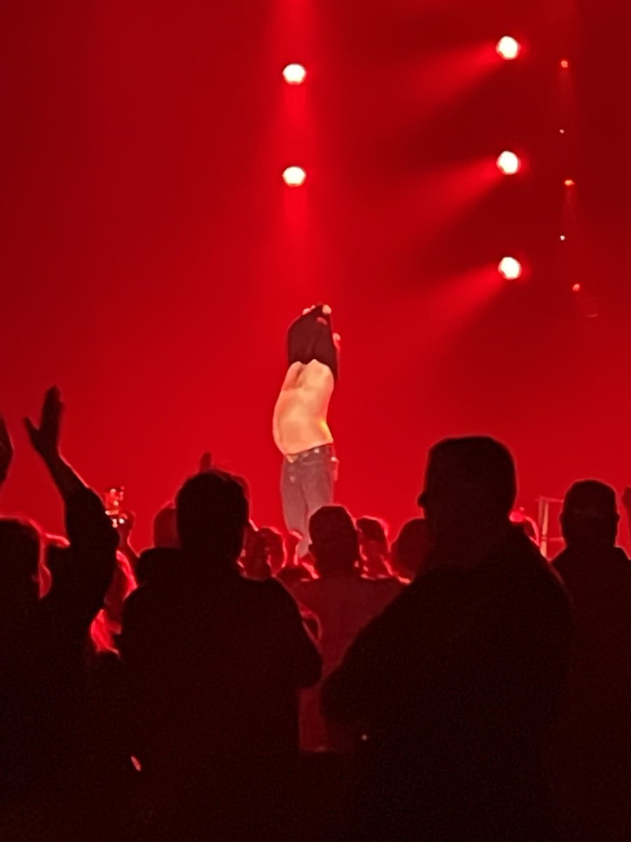 CATFAN007's tweet photo. Great show.  We laughed our dicks off⁦@bertkreischer⁩ tonight.#themachine https://t.co/AyjyOlOmJJ