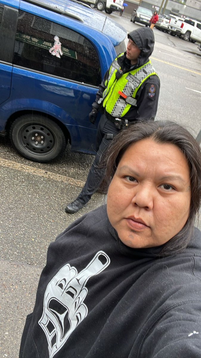 IM_Secwepemc's tweet photo. Surrounded by #vpd &amp; #CoV during their #dailystreetsweeps #IllegalStreetSweeps #PublicSafetyOfficers a/b #HousingTheUnhousedNotTerrorizingThem #ForcedDisplacementIsGenocide #GenocideNoMore #ProtectTheSacred #witness #inhumanity #ShamelessGenocidalManiacs #ocanada #DefundGenocide https://t.co/eQ0cspuiDv