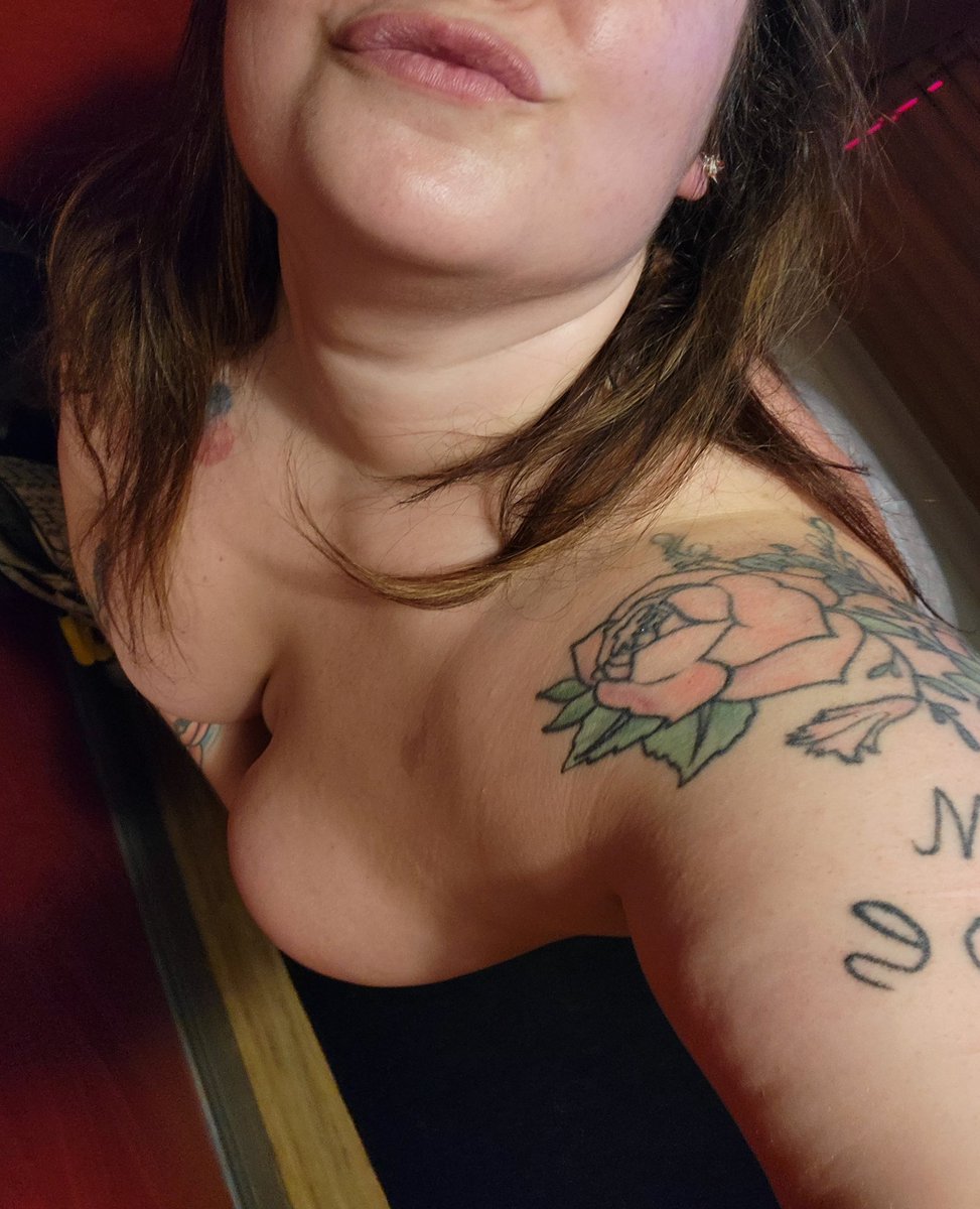 Lily92Mae's tweet photo. So ready to be drunk this weekend and do devious things 😈
#Troublemaker #onlyfans #chubbygirl #daddy #horny #drunkgirl https://t.co/nwOspEzoAV