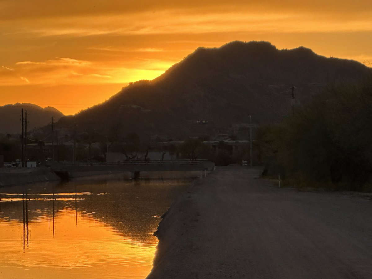 Never gets old! #scottsdalerealtor #scottsdalesunset #arizonarealestate