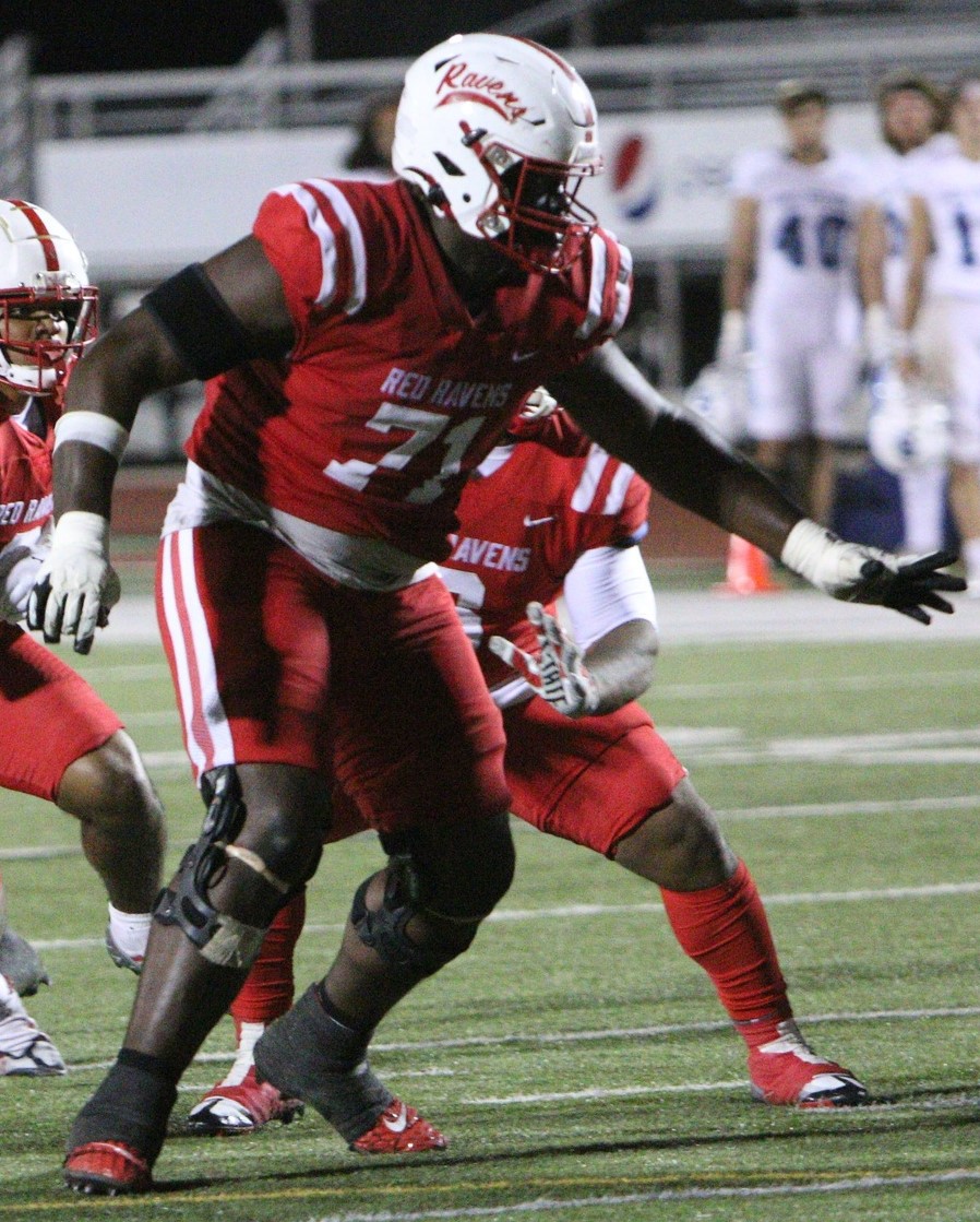 JuCoFootballACE's tweet photo. Que McBroom @McbroomQue @ Coffeyville JuCo @Red_Raven_FB picks up @GoJSUTigersFB Offer @ravensftbhc @CoachOatesOL https://t.co/1CeAwfde4Y