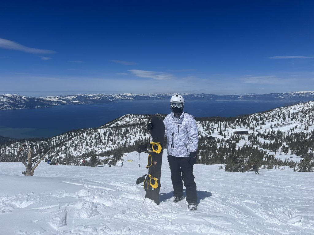RhettHoward5's tweet image. Great day snowboarding @skiheavenly in Lake Tahoe. #SpringBreak2023 #viewsfordays