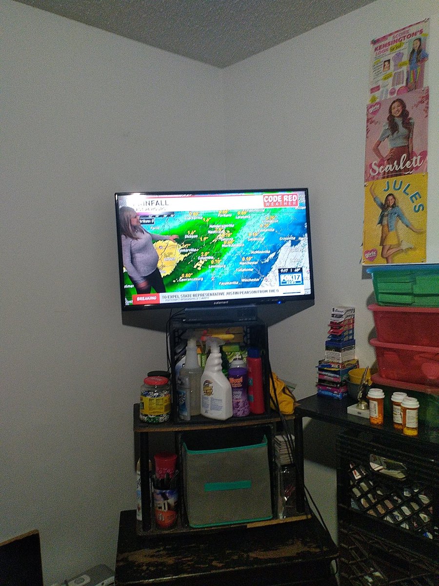 Happy damp Thursday my beautiful pregnant friend <a href="/katymorganwx/">Katy Morgan</a> 😀