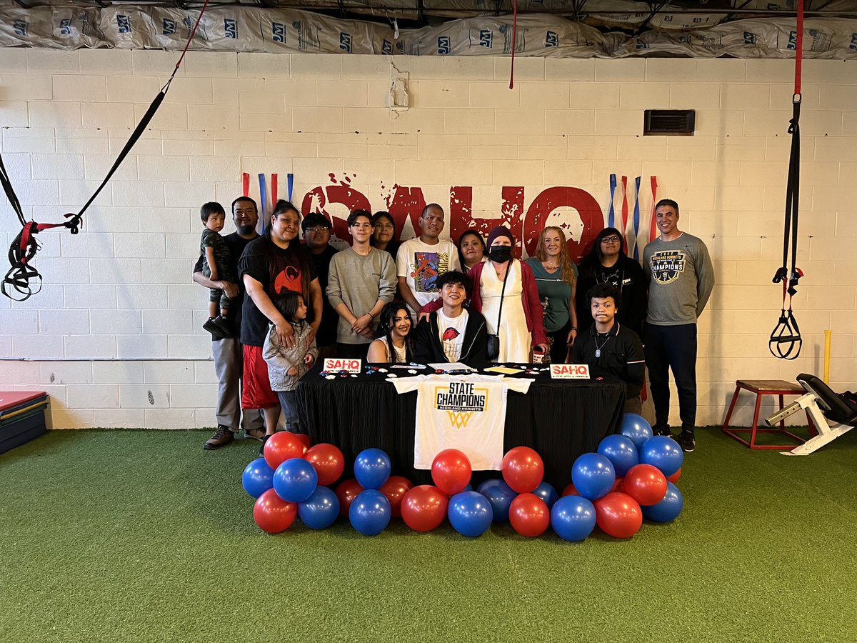 HHSHornetHoops's tweet photo. Congratulations @bm3dinna on signing with @USW_MBB. Thank you @VoightJ3 @EdMart1985 for giving him the opportunity. https://t.co/2YChkiZVkF