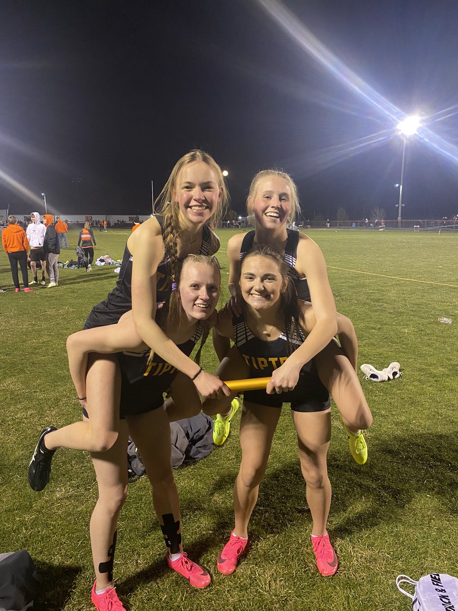 The 4x400 finished the night with a big season best and a win. <a href="/AddieNerem/">Addie Nerem</a> <a href="/claire_monty_/">claire</a> <a href="/AliviaEdens/">Alivia Edens</a> <a href="/Mack_Walter_/">Mack Walter</a>