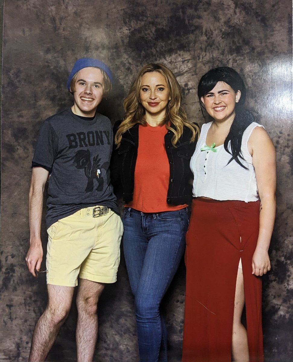 TheAnnaPhilhar's tweet photo. My heart 🥹❤️ honored to have met both @tarastrong and @thejodibenson with my brother at @MegaConOrlando. ❤️❤️❤️ https://t.co/IvCe5OPBWm