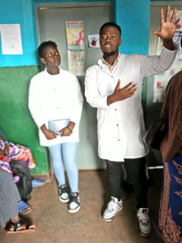 YEAMG_MEDSAR's tweet photo. As @medsar_rwanda always does, community health education is among our priorities.

Today we were at Rango Health Center, responding to the questions from Rango's community about Sexual and Reproductive Health and Rights #SRHR, this time including Gender-Based Violence #GBV https://t.co/Mo320KcbJN