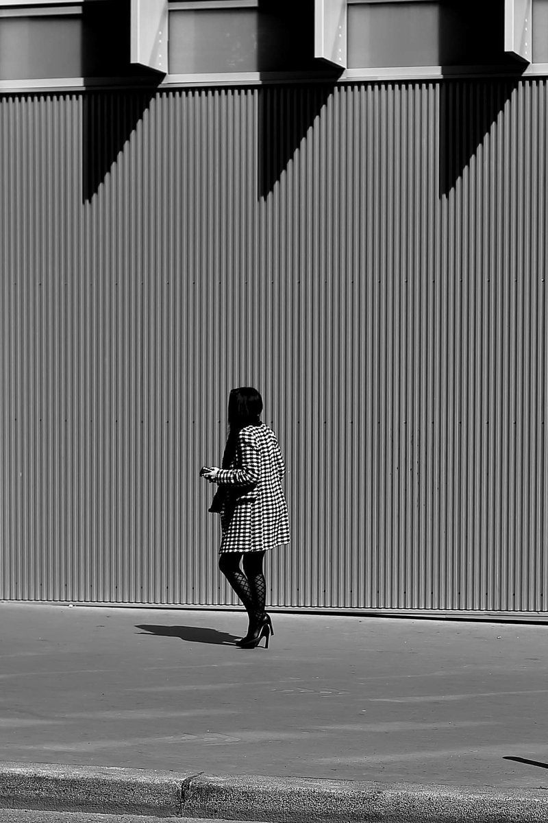 colinesss's tweet photo. Has tiles 
#streetphotography #street #blackandwhite #Paris #pascalcolin #canon #50mm https://t.co/ojdo84BgRX