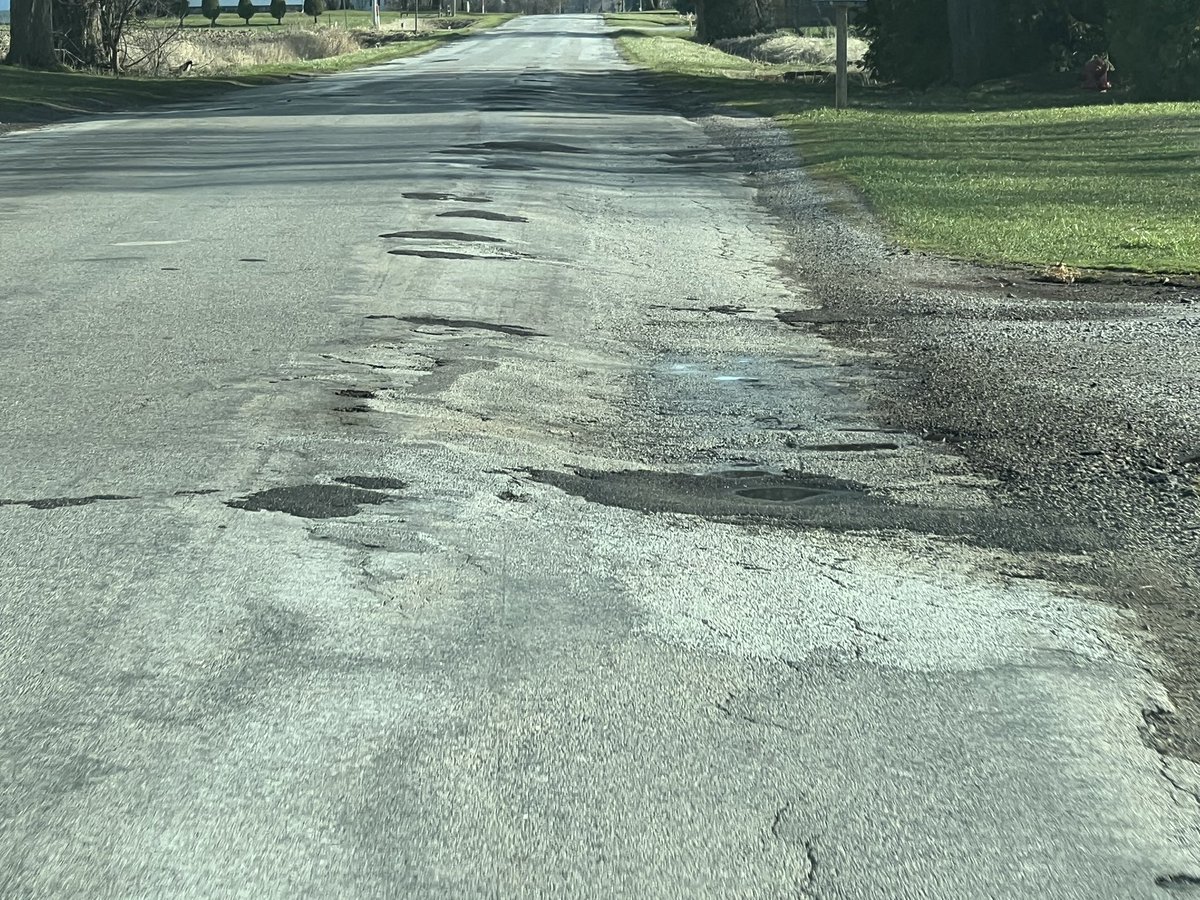 DaveBondyTV's tweet photo. Birch Run Twp. did patch some potholes on Dehmel Road and added a sign to warn people of the danger.  #michiganroads https://t.co/OJ4oJ7Exd3
