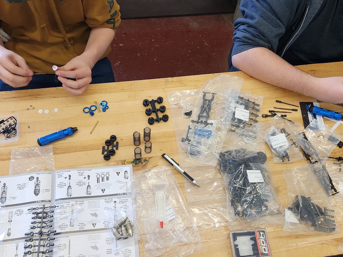 STEAMRC_TVDSB's tweet photo. Team Associated buggy builds are in full swing @ Parkside CI. Getting ready for the SHSM Showdown. https://t.co/Hq33CoEi1t