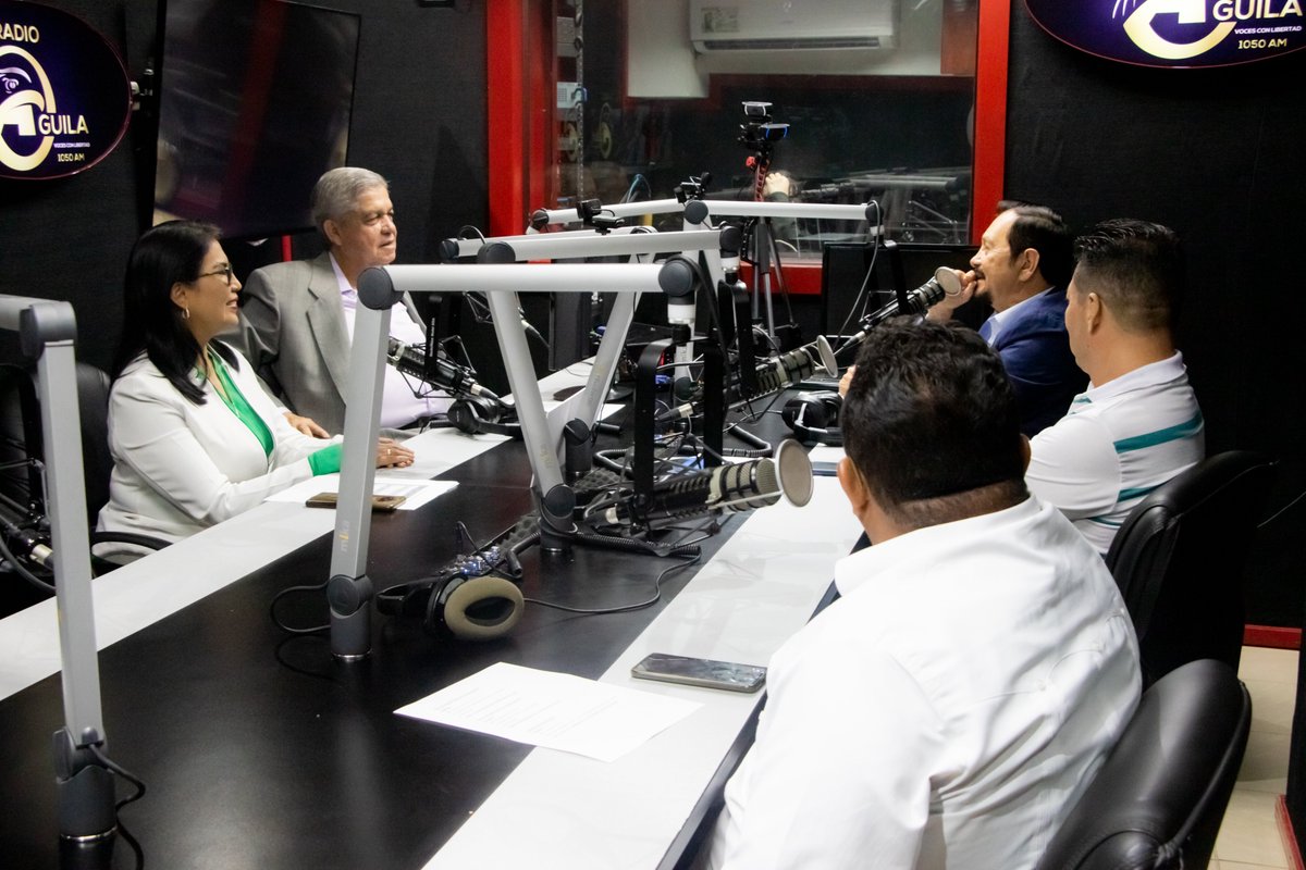 SofiaLovato_ug's tweet photo. Gracias a @radioaguila por permitirnos informar a la comunidad sobre la ampliación de nuestra oferta académica a través de las nuevas carreras que próximamente tendrá la Universidad de Guayaquil.
Seguimos innovando para el beneficio de nuestra sociedad. https://t.co/hcKv73E00W