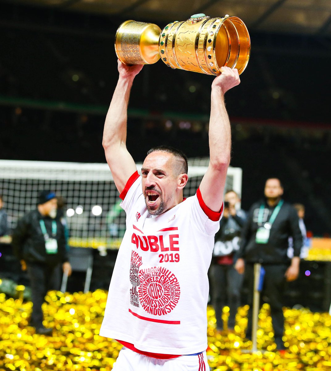 ActuFoot_'s tweet photo. Joyeux anniversaire à Franck Ribéry qui fête aujourd’hui ses 40 ans. 🎂

9 🏆 Bundesliga
6 🏆 Coupe d'Allemagne
4 🏆 Supercoupe d'Allemagne
1 🏆 Ligue des Champions
1 🏆 Supercoupe d'Europe
1 🏆 Mondial des clubs
1 🏆 Coupe de Turquie
🏅 Joueur UEFA 2013
🥉 3e au ballon d'Or 2013 https://t.co/WILi5xcwW8