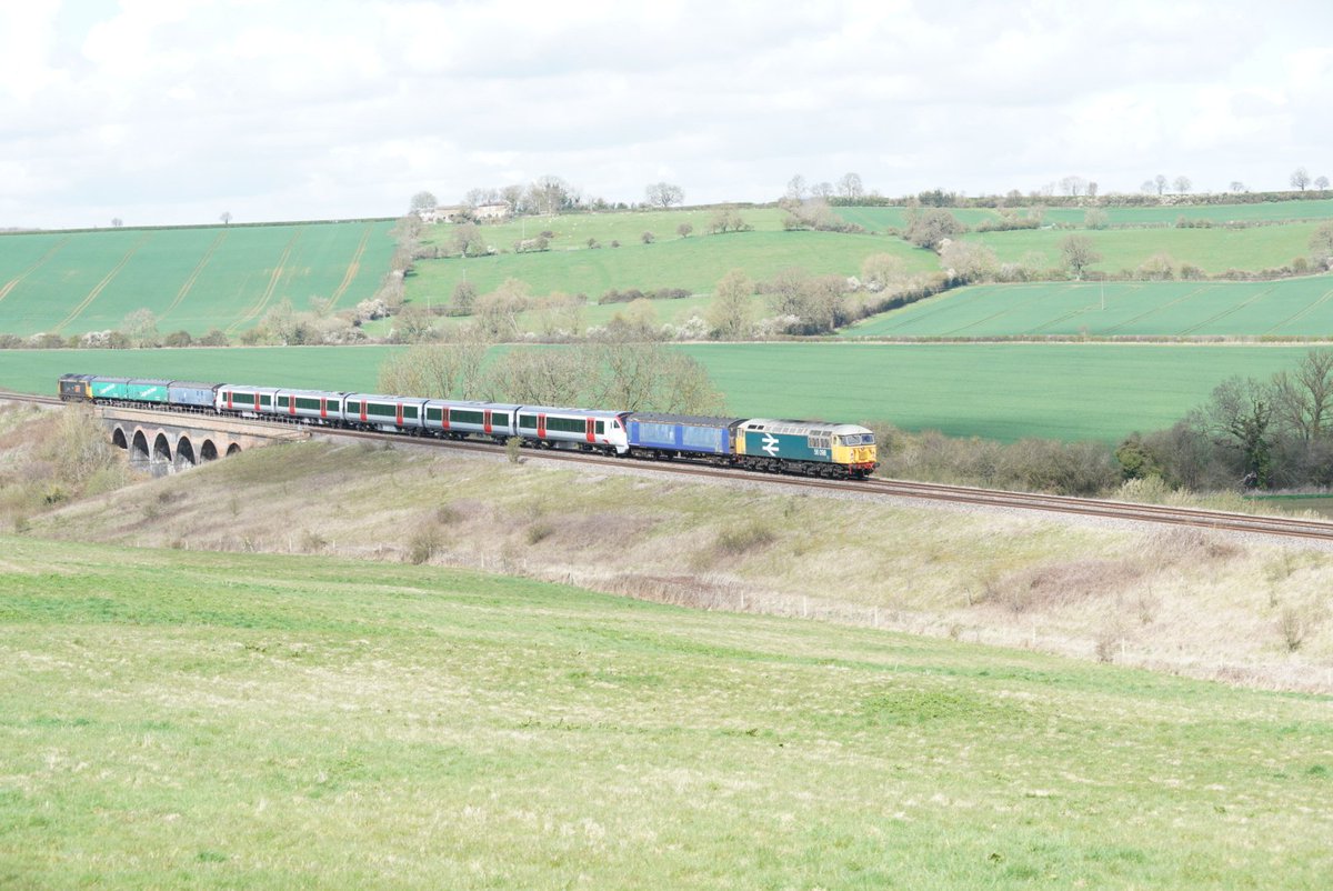 thesatnav89's tweet image. My photo of the day was the unit drag 56098 leading 5Q68 Derby Litchurch lane to Willesden Tmd across seaton viaduct with class 50 50007 Hercules on the rear #unitdrag #grid #class56