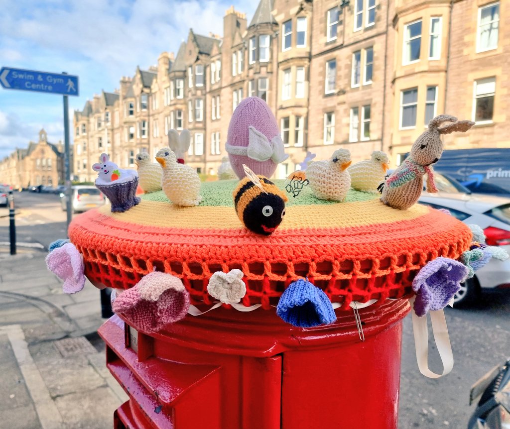 Some wholesome postbox yarnbombing to cleanse the timeline. #edinburgh