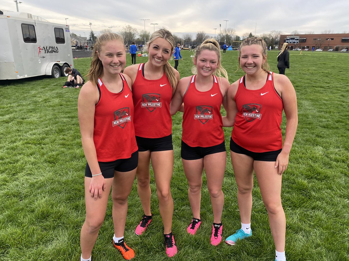 This 4x800 relay started the season off with a W tonight at Shelbyville!!

McKenzie Hacker
Cami Massari
Lexi Baynes
Brooke Tanksley

#HackAttack #MiamiCami #fLEXonEmBaynes #AintBrookeDontFixIt