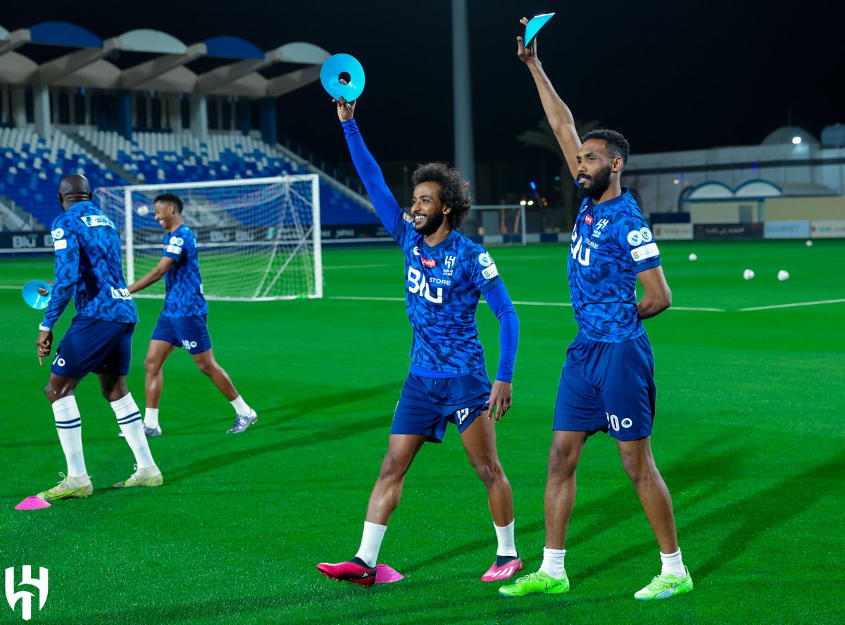 Alhilal_FC's tweet photo. 📸 "ياسرنا" @iYasser12 بدأ بملامسة الكرة 😍💙

#الهلال https://t.co/giw5rQEupW