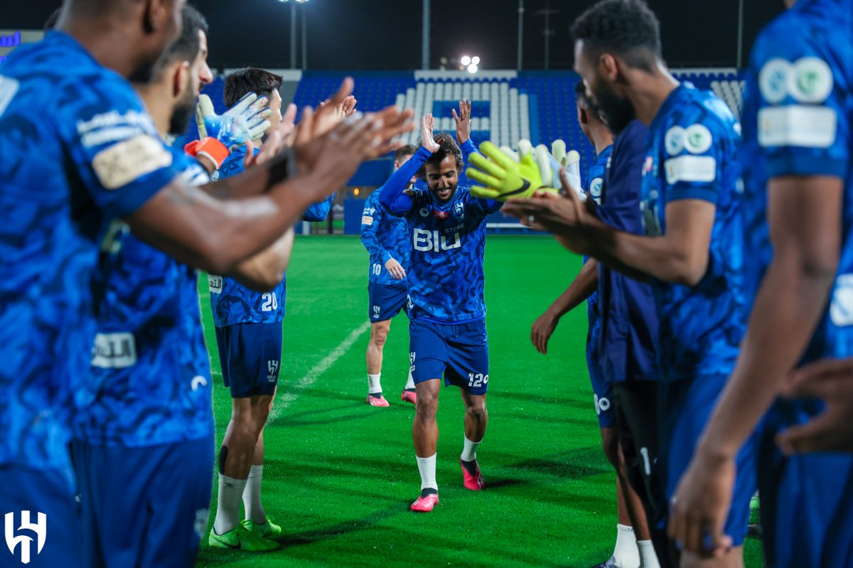 Alhilal_FC's tweet photo. 📸 "ياسرنا" @iYasser12 بدأ بملامسة الكرة 😍💙

#الهلال https://t.co/giw5rQEupW