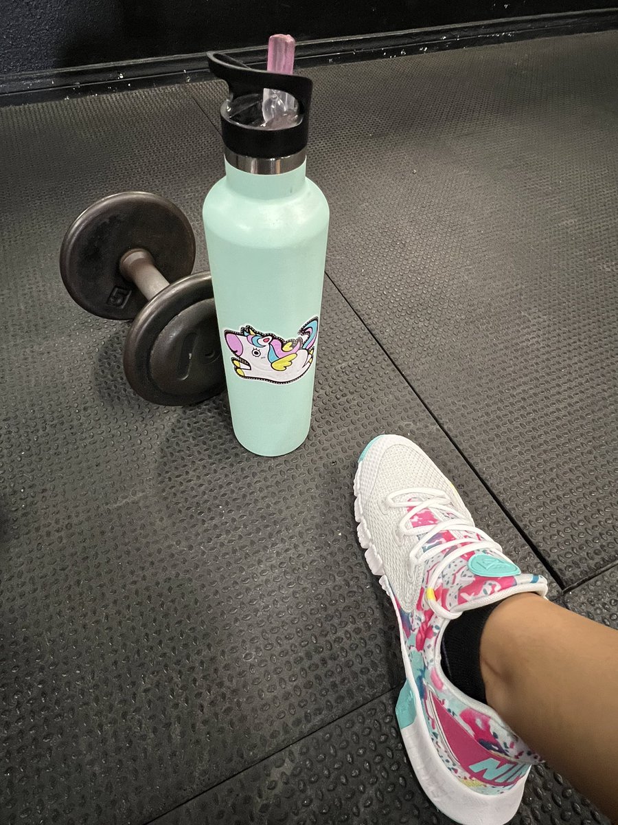 DrOsman_EDU's tweet photo. 💪 shoes fit for #springbreak #fitleaders #adminwellness https://t.co/z76tppHkoR