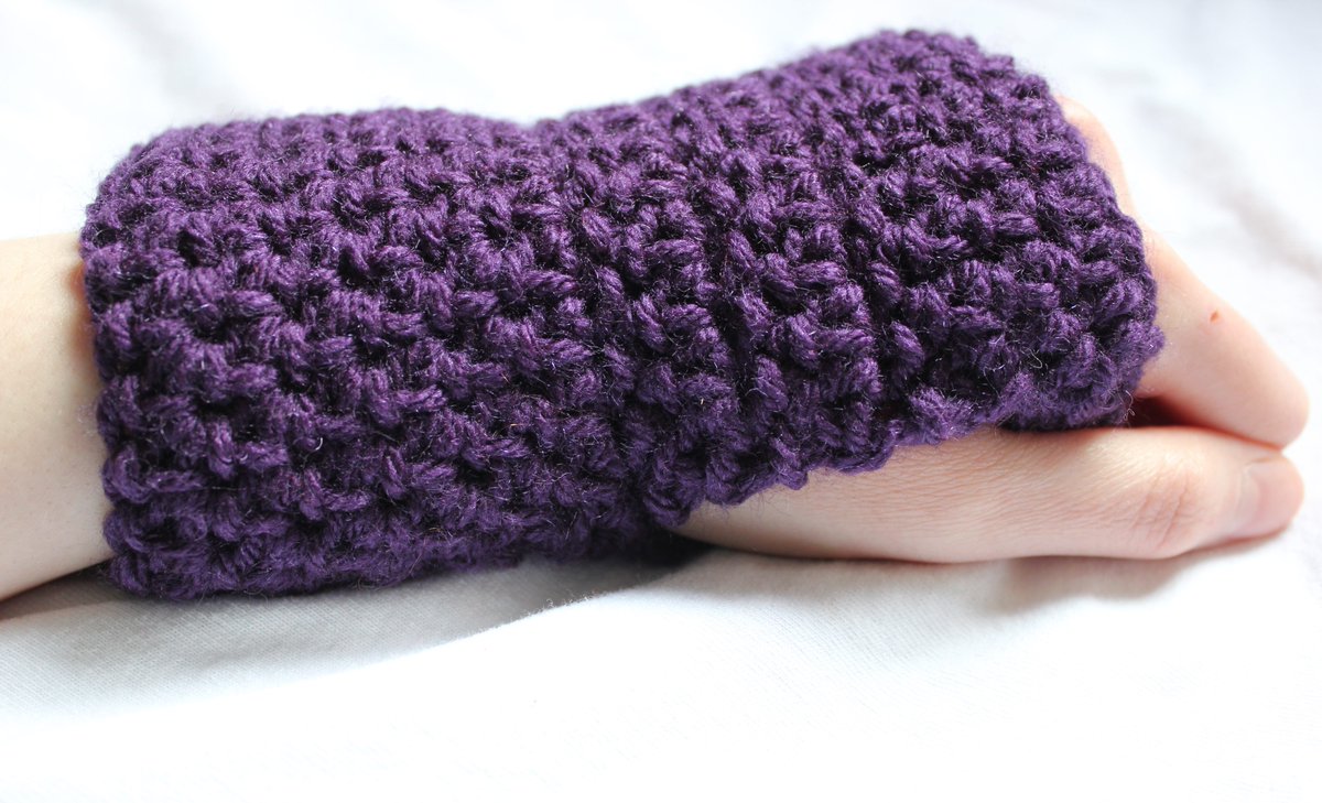 I am opening up a limited amount of solid colored #gamerglove slots on my #Etsy (3 slots for right now). I don't know when I will be doing more. We will see how it goes with these 3 and then go from there.

If you want to order make sure to do it soon! etsy.com/listing/162256…