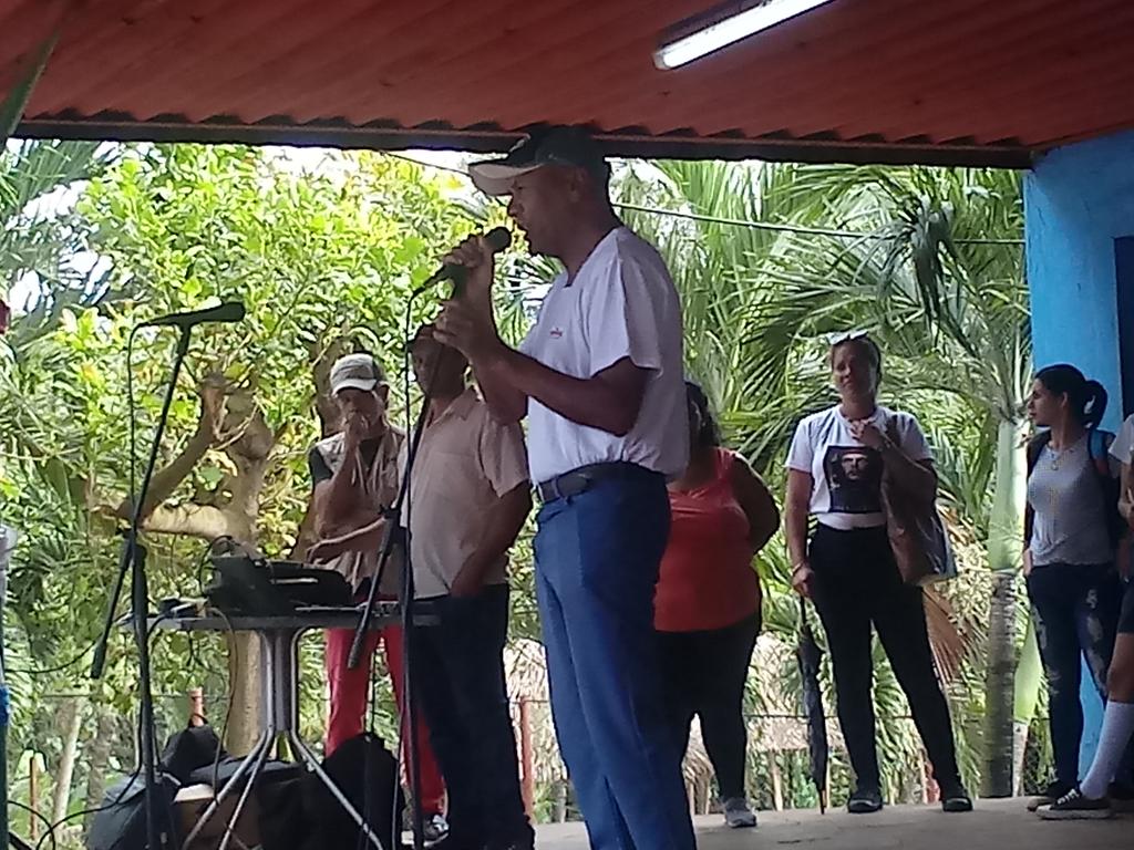 Para nadie es un secreto q en #Moa las iniciativas por el 1ro de Mayo tienen un toque particular gracias a las plenarias. Comenzó la fiesta y el entusiasmo se desborda. A la Patria, manos y corazón.
#MoaPrimeraPorElTrabajo
<a href="/telecristaltv/">telecristal</a> 
<a href="/MoaTVdeCuba/">Moa TV de Cuba</a>