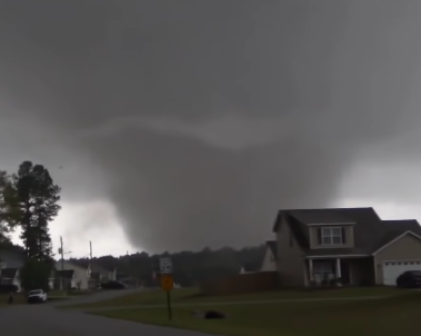 NickKrasz_Wx's tweet photo. A violent tornado struck Pembroke, GA on April 5th, 2022, attaining mid-range EF4 intensity with wind speeds up to 185 mph. This tornado traveled 14.4 mi and had a peak width of 1300 yds. There were 12 injuries and 1 fatality. https://t.co/9ogjFcgBwi