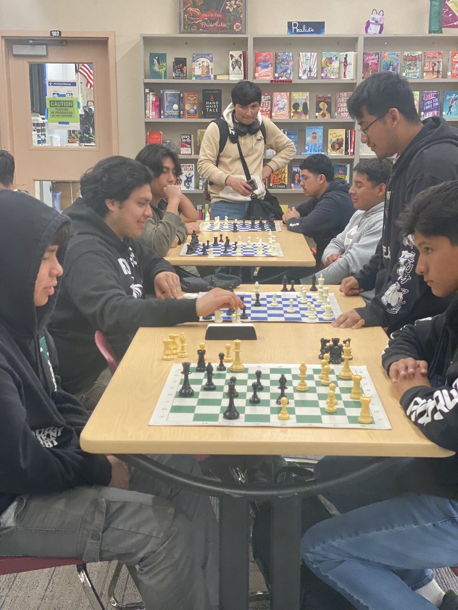 Sdeyoung1's tweet photo. 1st Chess Tournament in the library! Had my friend &amp; colleague from another high school in the district who runs a chess club come watch. He has a massive club membership though said our players were good &amp; great kids 🥰🫶 #chessinthelibrary #firstchesstournament https://t.co/xt5Ec4BVd9