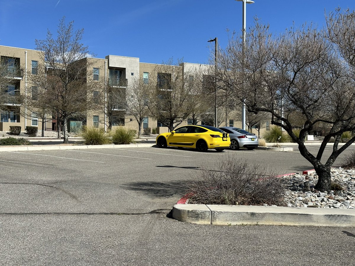 Fireseizer's tweet photo. Good check-in at Albuquerque, NM - Louisiana Blvd. Nav was originally going to the 150kw in town for some reason but I diverted to this 250. 9/10 as the strip mall nearby doesn’t have bathrooms. Saw this Bumblebee Tesla though! @RateYourCharge https://t.co/Nq4CbNemDo