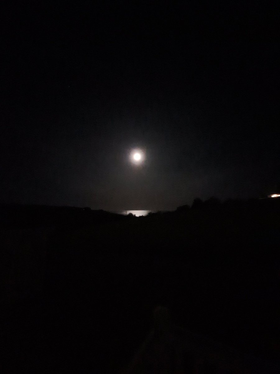 And this view of the #moon shimmering down on the #EnglishChannel is the icing on the cake. #Polperro #Looe #Cornwall #EasterBreak #NightSky #FamilyTime #TeamHickman #Holiday