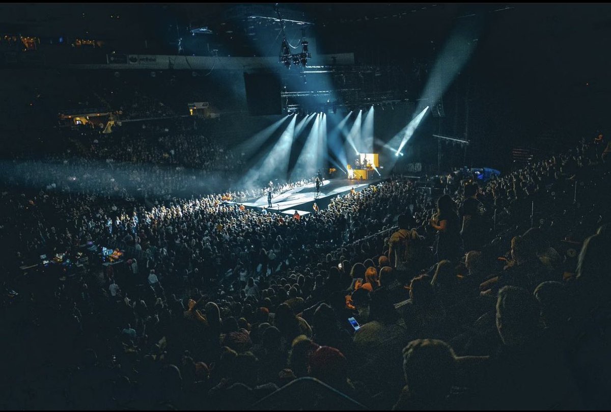 jmmybennett's tweet photo. This tour with @shinedown &amp; @threedaysgrace has been nothing short of incredible so far. Grateful is an understatement. Bridgeport, CT you’re up tomorrow!
📸 // Sarah Carmody / justin kruskie https://t.co/KEoh3UGKDD