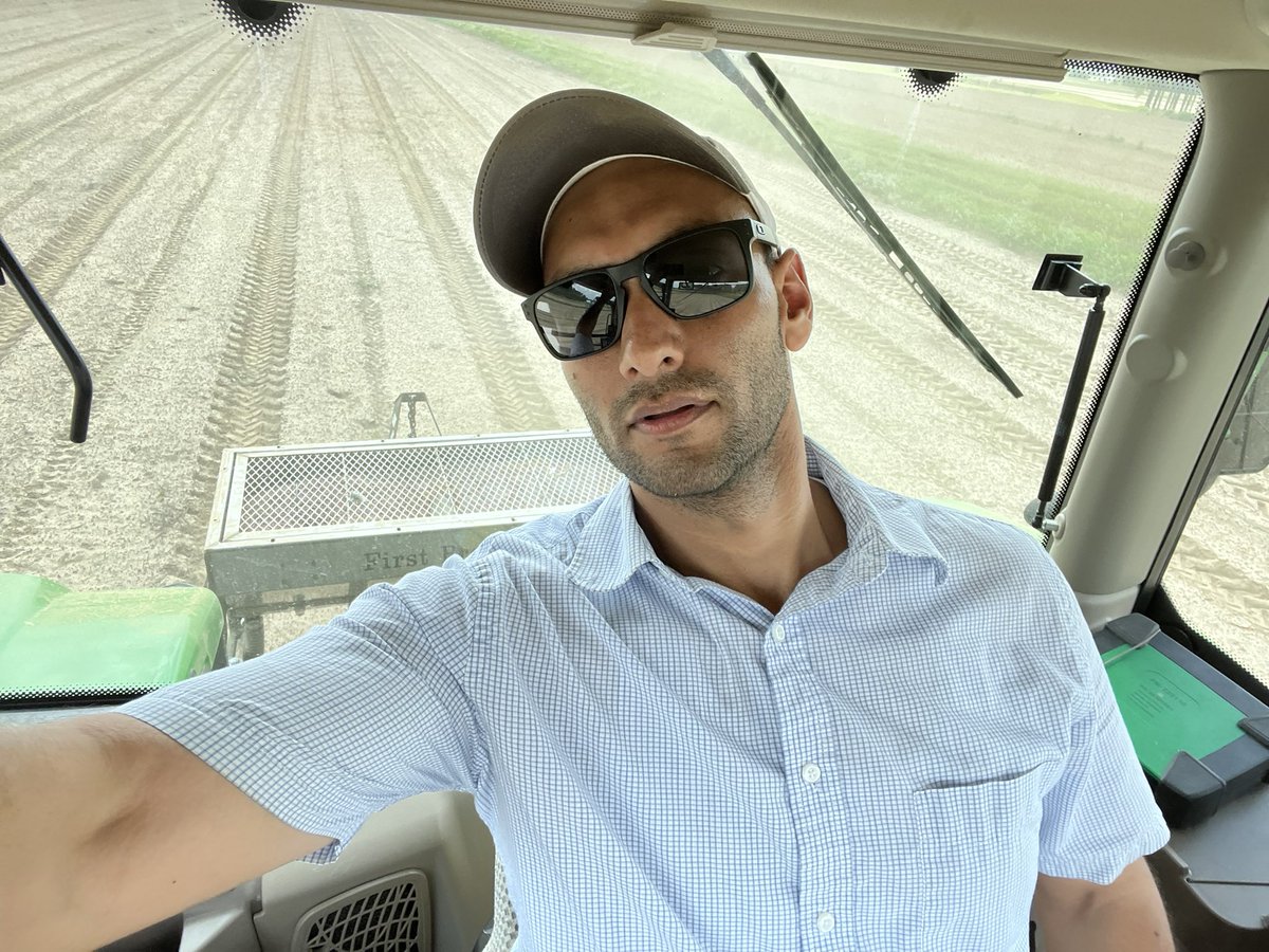 PrecAgEngineer's tweet photo. Long day in the office today but who cares because it’s the best part of the job. Keeping my fingers crossed on the precision planter and hopefully we can get some corn planted tomorrow!! @UGADigitalAg #research23 #fertilizing #agtechresearch https://t.co/oocxoeh5u4