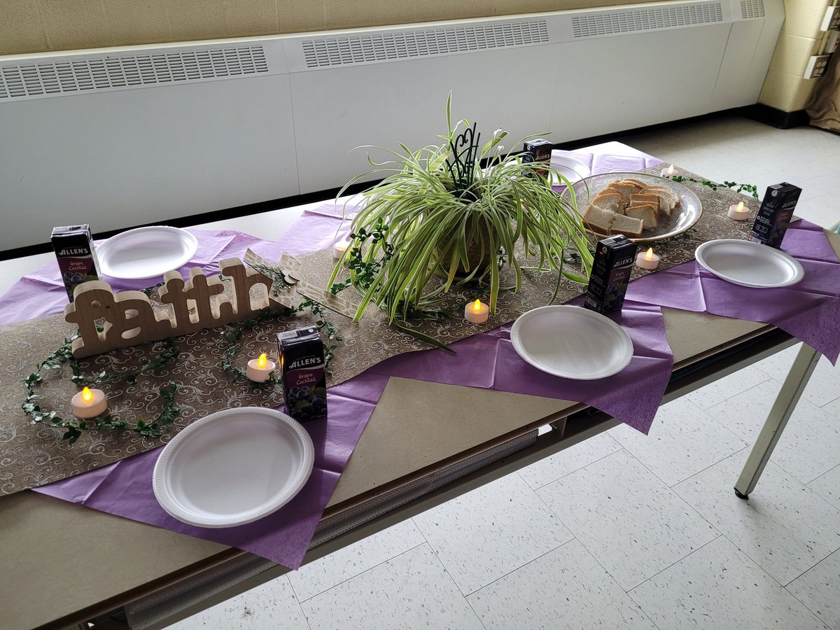 MrsMCosta1's tweet photo. In our class, we prepared for the Resurrection of Jesus by celebrating the Last Supper as a class. We sat together and had grape juice, bread and looked within our hearts to what we are truly thankful to Jesus for Easter. #HolyThursday #LastSupper #Easter @SantaMariaTCDSB @TCDSB https://t.co/0UFvMHJIc5