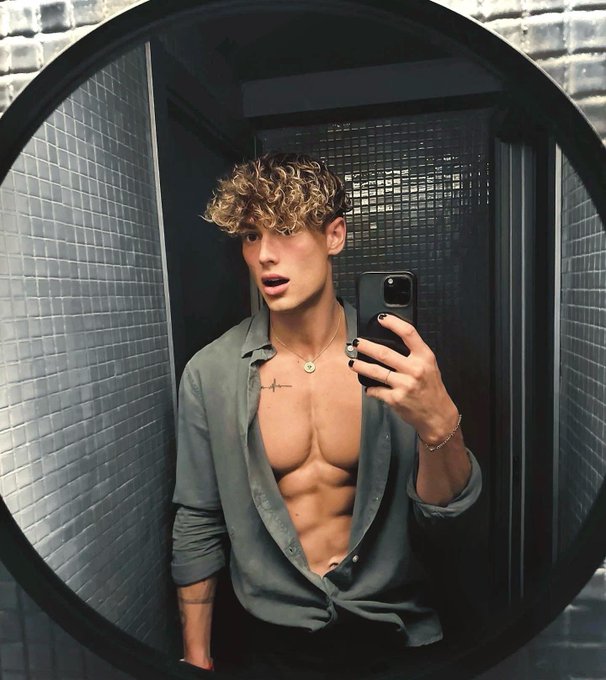 There&rsquo;s just something about dirty nightclub toilets that makes me wanna get pushed up against the wall