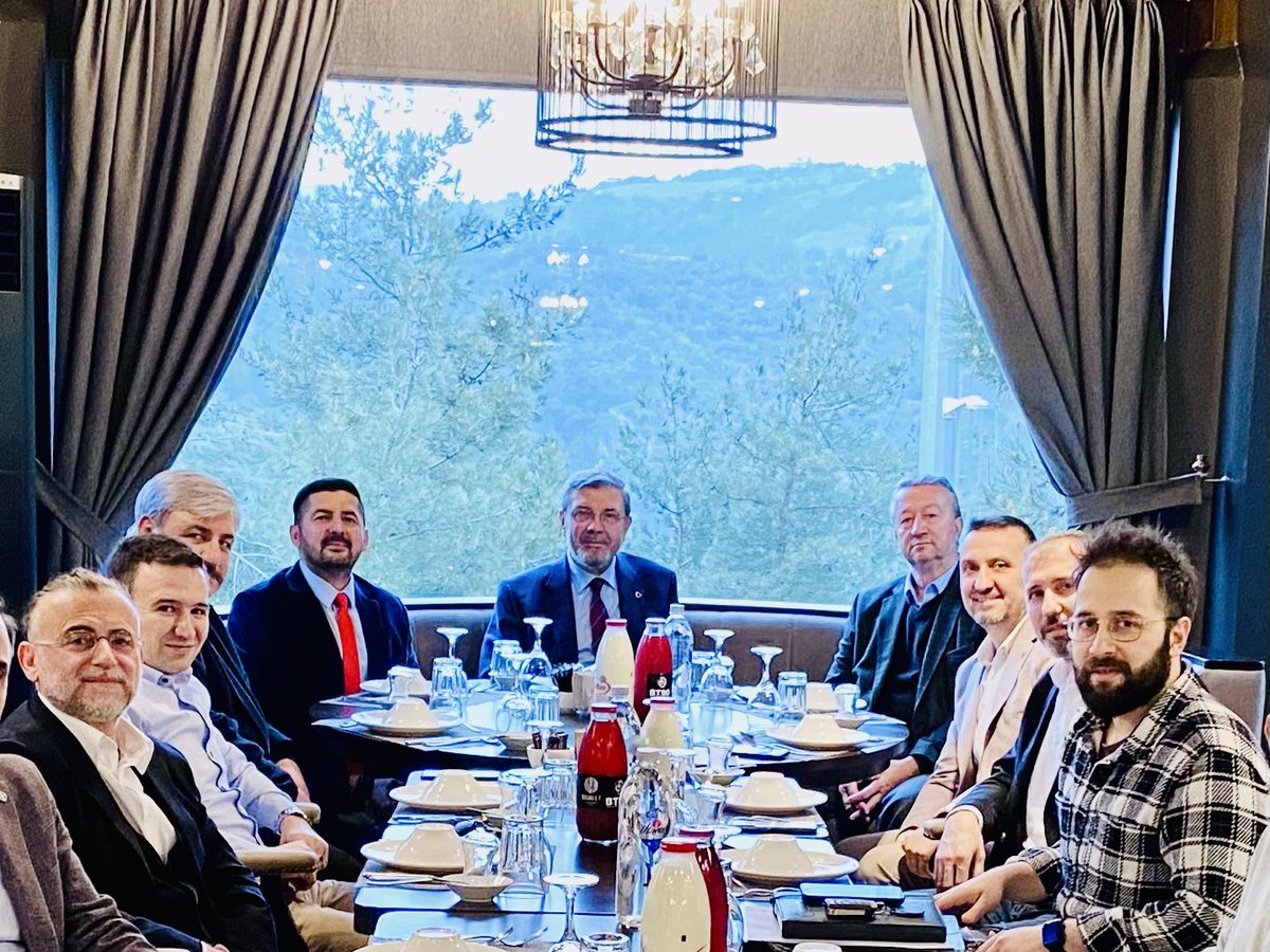 AhmetKhan's tweet photo. Geleneksel #BASDEC ( Bursa Havacılık ve Savunma Sanayi Kümesi) iftar vesilesiyle bütün üyeler ile bir araya gelmenin mutluluğunu yaşadık. Projeler ve hedeflere doğru tam gaz devam. @BursaTSO @BTSOekonomi @guhemas @BUTEKOM https://t.co/Nwppq32Xpg