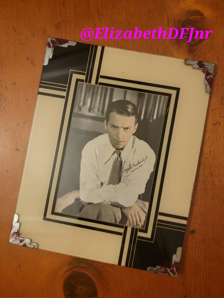 ElizabethDFJnr's tweet photo. It's beautiful! π₯Ή New to my Douglas Fairbanks, Jr. collection is this vintage postcard in a vintage art deco frame #DFJcollection #DailyDoug https://t.co/R0FcOznSWd