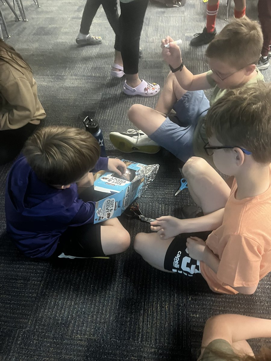 Harrington_El's tweet photo. Our 5th graders have had a blast this week learning about thermal properties and building solar ovens. Today they were able to test their designs. https://t.co/YkZCWV084J