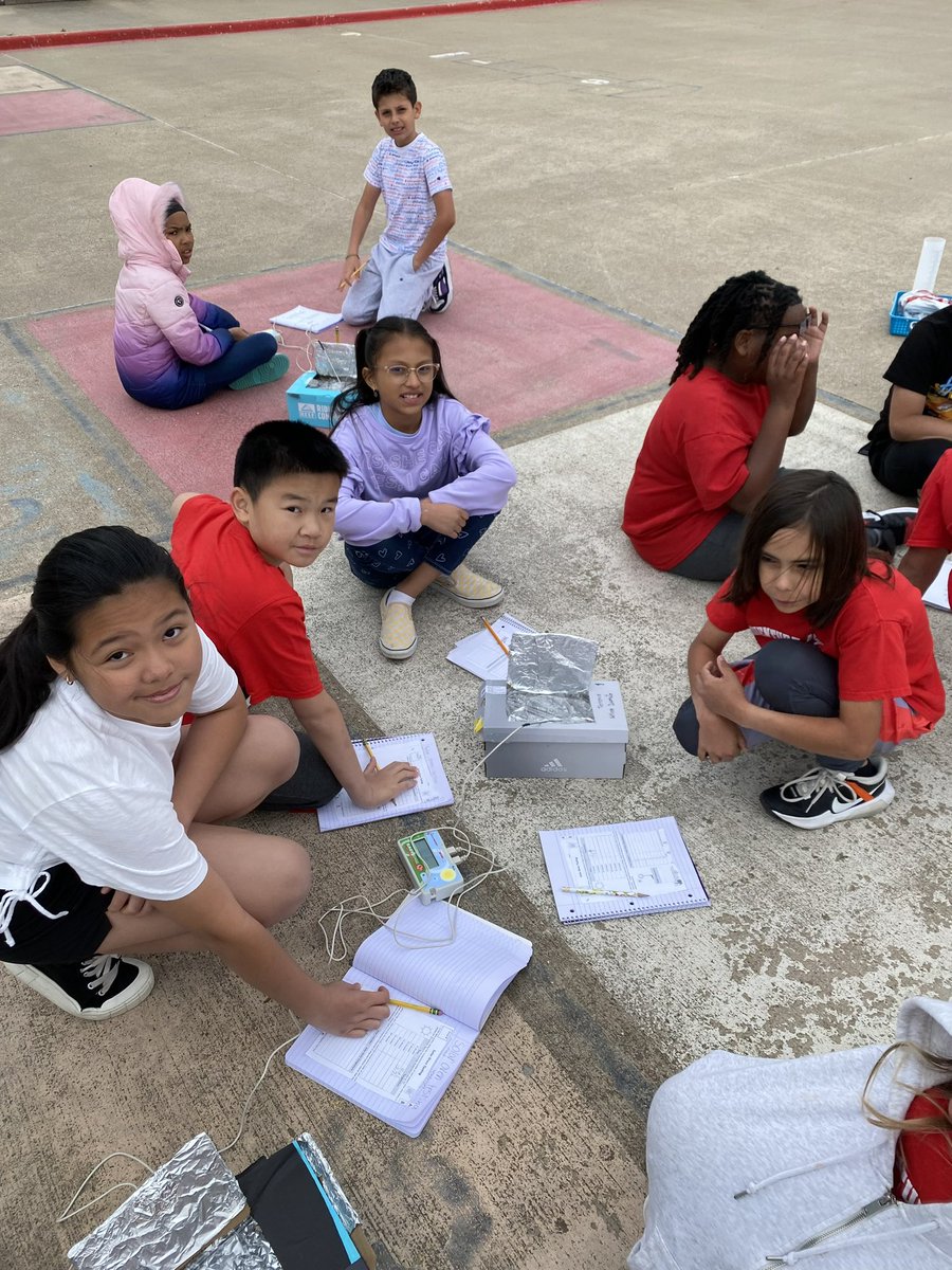 Harrington_El's tweet photo. Our 5th graders have had a blast this week learning about thermal properties and building solar ovens. Today they were able to test their designs. https://t.co/YkZCWV084J