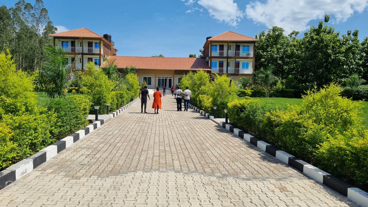 SemeWani's tweet photo. Forget about the negativity you always hear about #SouthSudan. This other part has not been shown. With due respect to the majority of the population affected by the crisis. It's worth showing the beauty of the country, such as this place in Rejaf County. #Doru_Guest House. https://t.co/4qvMFmm6Th