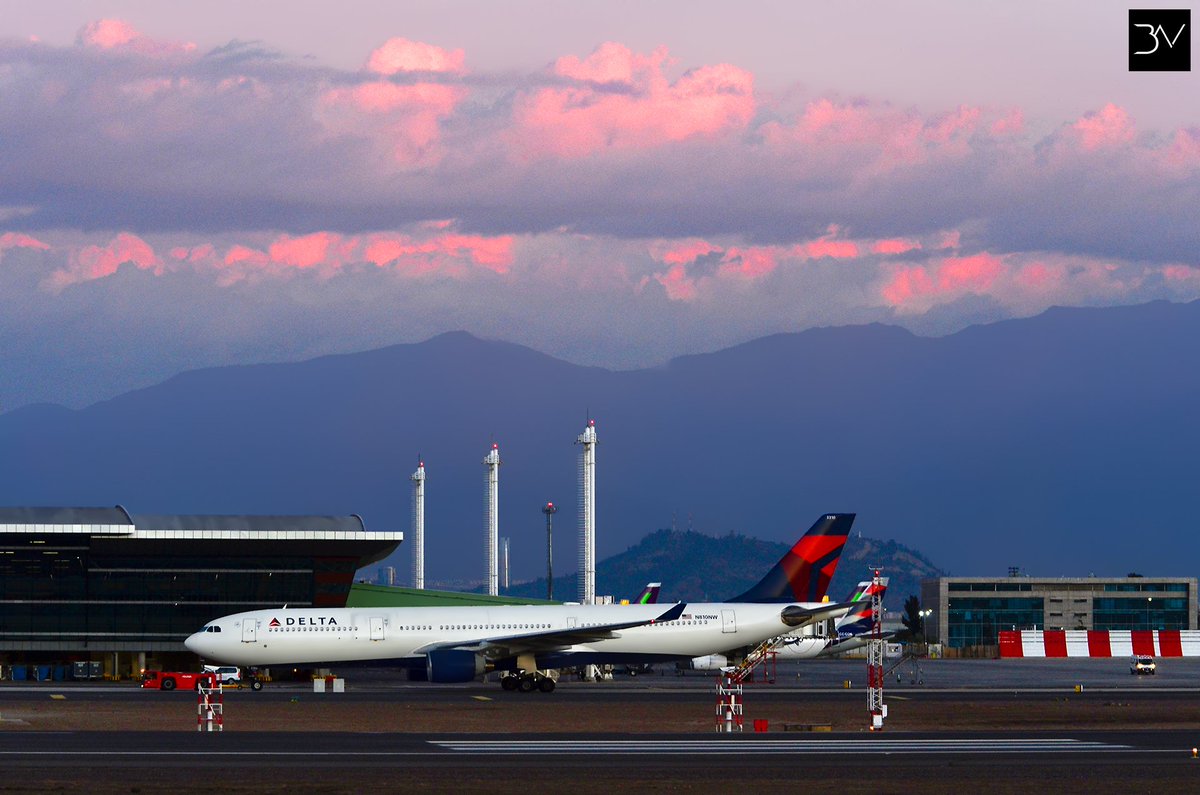 beckeraviation's tweet image. Airbus A330-323
Delta Air Lines
N810NW
Santiago de Chile (SCL/SCEL)

27/11/2021

#spotterschile #A333 #N810NW